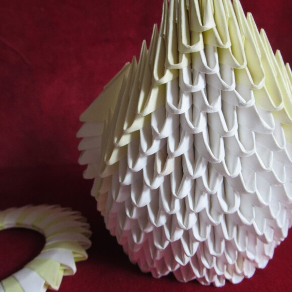 3D Origami Swan, Vintage, White & Yellow, Centerpiece - Picture 6 of 12